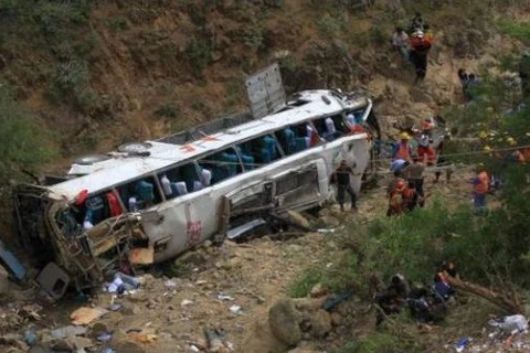 Hiện trường một vụ tai nạn xe buýt tại Peru. (Nguồn: peruthisweek.com)