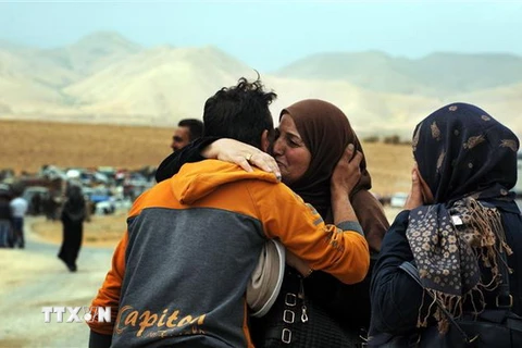 Người tị nạn Syria hồi hương từ Liban tại cửa khẩu Zamrani, Syria. (Nguồn: THX/TTXVN)