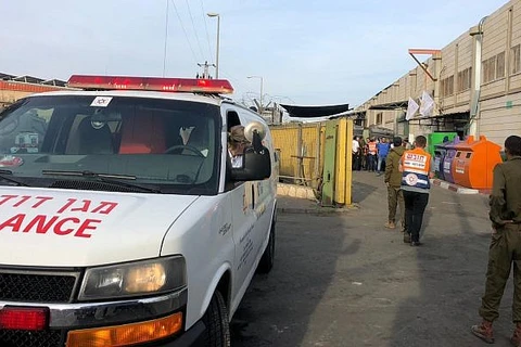 Xe cấp cứu tại hiện trường vụ nổ súng. (Nguồn: timesofisrael.com)
