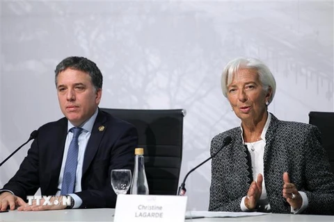 Bộ trưởng Tài chính Argentina Nicolas Dujovne (trái) và Tổng giám đốc IMF Christine Lagarde. (Nguồn: EPA/TTXVN)