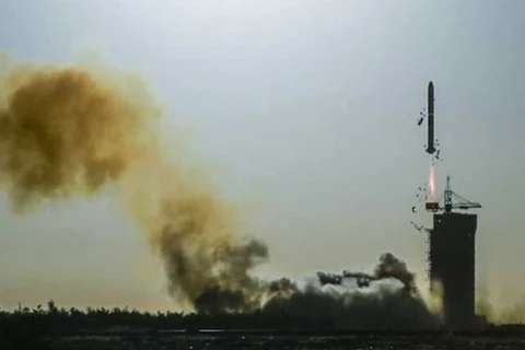 Tên lửa đẩy Trường Chinh 2C mang theo vệ tinh được phóng từ Trung tâm Phóng vệ tinh Tửu Tuyền. (Nguồn: AFP)