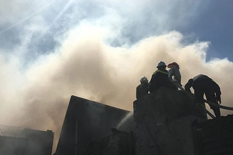 Hà Nội: Cháy lớn thiêu rụi gần 400m2 xưởng gỗ ở làng nghề Lũng Kênh