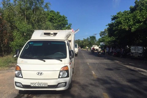 Bình Thuận: Xe đông lạnh va chạm xe quân sự, 4 quân nhân thương vong
