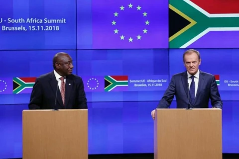 Chủ tịch EC Donald Tusk (phải) và Tổng thống Nam Phi Cyril Ramaphosa. (Nguồn: irna.ir)
