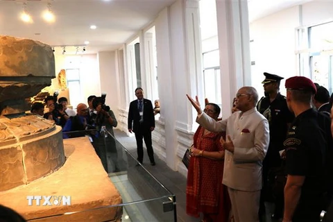 Tổng thống Ấn Độ Ram Nath Kovind và Phu nhân thăm Bảo tàng Điêu khắc Chăm (Đà Nẵng). (Ảnh: Đinh Văn Nhiều/TTXVN)