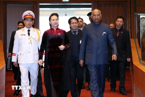 Chủ tịch Quốc hội Nguyễn Thị Kim Ngân đón Tổng thống Ấn Độ Ram Nath Kovin. (Ảnh: Trọng Đức/TTXVN)