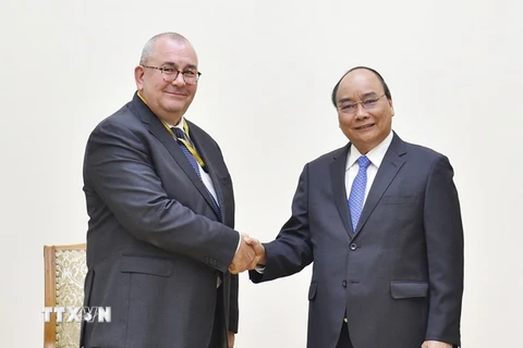 Thủ tướng Nguyễn Xuân Phúc tiếp ngài Paul Jansen. (Ảnh: Dương Giang/TTXVN)