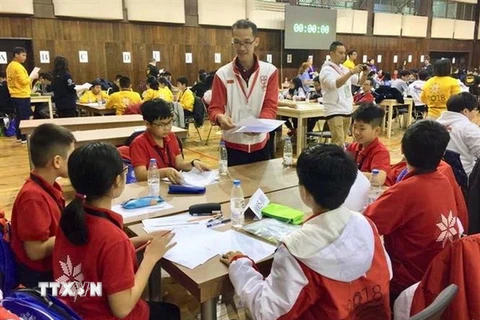 Các học sinh Hà Nội tham dự Kỳ thi vô địch các đội tuyển toán thế giới năm 2018 tại Bulgaria. (Ảnh: TTXVN phát)