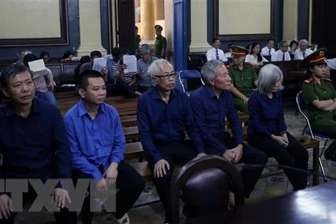 Các bị cáo tại phiên tòa ngày 28/11. (Ảnh: Thành Chung/TTXVN)