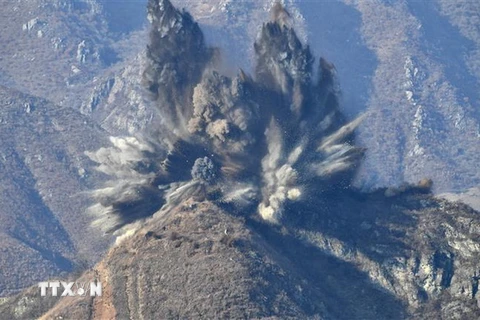 Một trạm gác của Triều Tiên ở khu phi quân sự DMZ được phá hủy ngày 20/11. (Nguồn: Yonhap/TTXVN)