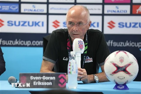 HLV Sven-Goran Eriksson phát biểu tại cuộc họp báo. (Ảnh: Hoàng Linh/TTXVN)