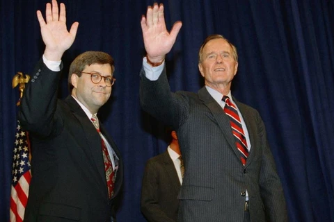 Ông William Barr và cố Tổng thống George H.W. Bush. (Nguồn: AP)