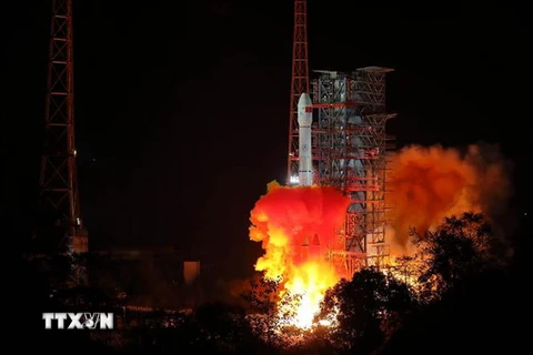 Tên lửa đẩy Trường Chinh 38 mang theo tàu thăm dò Mặt Trăng Hằng Nga 4 rời bệ phóng tại Trung tâm vệ tinh Tây Xương. (Nguồn: THX/TTXVN)