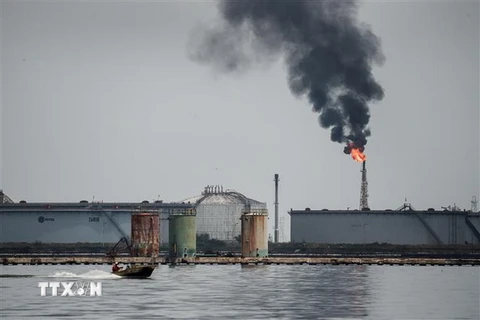 Một nhà máy lọc dầu ở Maracaibo, Venezuela. (Nguồn: AFP/TTXVN)