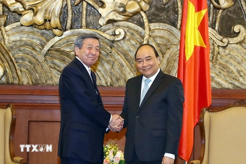 Thủ tướng Nguyễn Xuân Phúc tiếp ông Motoo Hayashi, Quyền Tổng Thư ký Đảng Dân chủ Tự do Nhật Bản. (Ảnh: Thống Nhất/TTXVN)