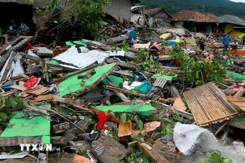 Cảnh đổ nát sau thảm họa sóng thần tại South Lampung, Indonesia. (Nguồn: AFP/TTXVN)