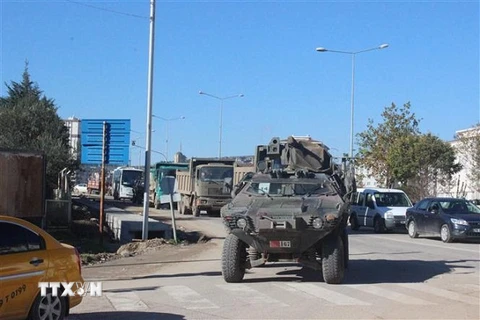 Đoàn xe quân sự Thổ Nhĩ Kỳ được triển khai tại tỉnh Kilis, giáp giới với Syria, ngày 24/12. (Nguồn: THX/TTXVN)