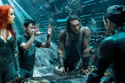Đạo diễn James Wan chỉ đạo các diễn viên trong Aquaman.