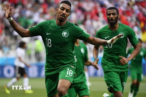 Các cầu thủ đội tuyển Saudi Arabia ăn mừng chiến thắng. (Nguồn: AFP/TTXVN)