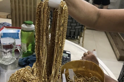 Nguyễn Đức Tuấn lợi dụng sơ hở của chủ tiệm kim hoàn, trộm 230 lượng vàng trong 6 năm. (Ảnh: Công an cung cấp)