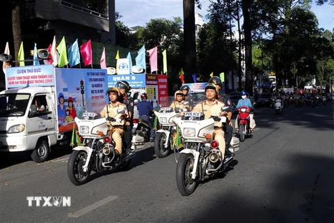 Lực lượng cảnh sát giao thông Thành phố Hồ Chí Minh xuất quân hưởng ứng lễ phát động ra quân thực hiện nhiệm vụ năm An toàn giao thông 2019. (Ảnh: Hoàng Hải/TTXVN)