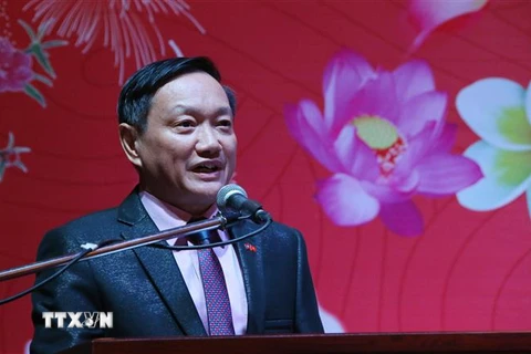 Đại sứ Việt Nam tại Lào Nguyễn Bá Hùng phát biểu tại Tết Cộng đồng. (Ảnh: Xuân Tú/TTXVN)