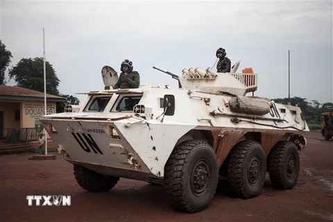Binh sỹ thuộc Lực lượng gìn giữ hòa bình của Liên hợp quốc tại Cộng hòa Trung Phi tuần tra tại Gamboula, Cộng hòa Trung Phi. (Nguồn: AFP/TTXVN)