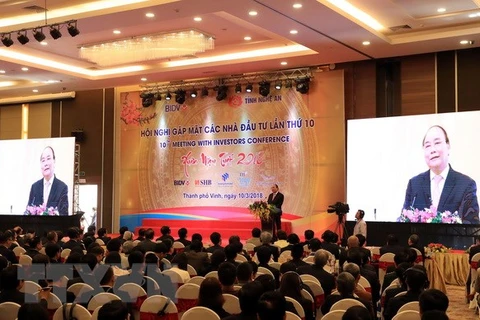 Thủ tướng Nguyễn Xuân Phúc phát biểu tại Hội nghị gặp mặt các nhà đầu tư lần thứ 10 tại tỉnh Nghệ An. (Ảnh: Thống Nhất/TTXVN)