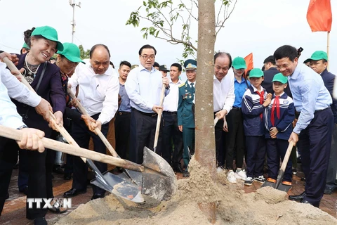 Thủ tướng Nguyễn Xuân Phúc dự Lễ phát động Tết trồng cây đời đời nhớ ơn Bác Hồ năm 2019. (Ảnh: Thống Nhất/TTXVN)