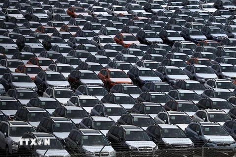 Xe ôtô mới xuất xưởng tại cảng Richmond, California. (Nguồn: Getty Images/TTXVN)