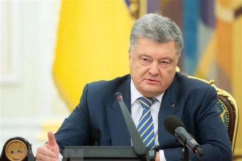 Tổng thống Ukraine Petro Poroshenko chủ trì một phiên họp của Hội đồng An ninh và Quốc phòng Ukraine. (Nguồn: AFP/TTXVN)