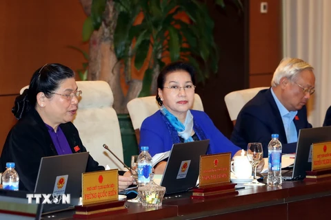 Chủ tịch Quốc hội Nguyễn Thị Kim Ngân và các Phó Chủ tịch Quốc hội điều hành phiên họp. (Ảnh: Trọng Đức/TTXVN)