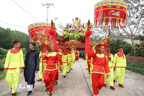 Lễ rước nước tại Lễ hội Thái Miếu nhà Trần. (Ảnh: TTXVN phát)