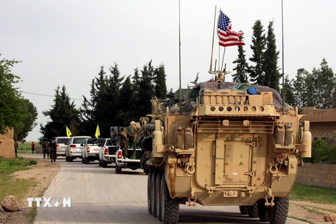 Đoàn xe của các lực lượng Mỹ tại làng Darbasiyah, Syria. (Nguồn: AFP/TTXVN)