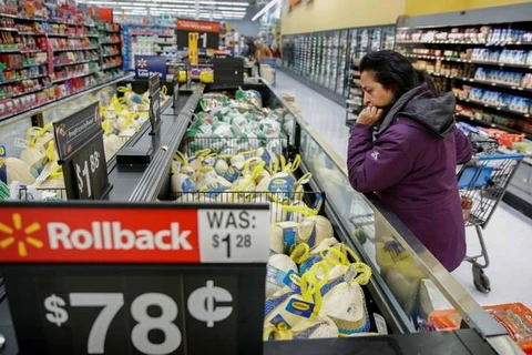 Người dân Mỹ mua sắm tại siêu thị. (Nguồn: Reuters)