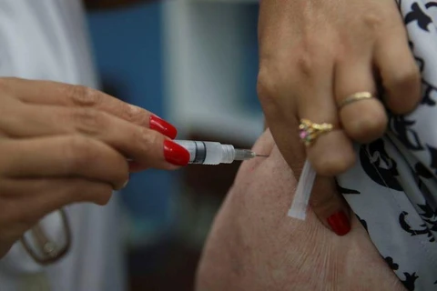 Tiêm phòng vắcxin cúm A tại Brazil. (Nguồn: amazonasatual.com.br)
