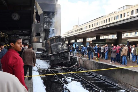 Hiện trường vụ tai nạn tại nhà ga Ramsis, Cairo. (Nguồn: AFP)