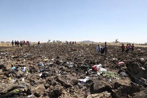 Hiện trường vụ rơi máy bay của hãng hàng không Ethiopian Airlines, gần Bishoftu, Ethiopia, ngày 10/3/2019. (Nguồn: AFP/TTXVN)