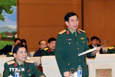 Thượng tướng Phan Văn Giang, Tổng Tham mưu trưởng, Thứ trưởng Bộ Quốc phòng trình bày Tờ trình. (Ảnh: Trọng Đức/TTXVN)