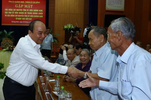 Thủ tướng Nguyễn Xuân Phúc và các đại biểu tại buổi gặp mặt. (Ảnh: Thống Nhất/TTXVN)