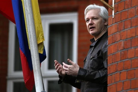 Nhà sáng lập trang mạng WikiLeaks Julian Assange tại Đại sứ quán Ecuador ở London (Anh) ngày 19/5/2017. (Nguồn: AFP/TTXVN)