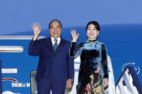 Lễ đón Thủ tướng Nguyễn Xuân Phúc và Phu nhân tại sân bay quốc tế Henri Coanda. (Ảnh: Thống Nhất/TTXVN)