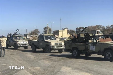 Lực lượng trung thành với Chính phủ được Liên họp quốc bảo trợ được điều động tới Tajura, ngoại ô thủ đô Tripoli. (Nguồn: AFP/TTXVN)
