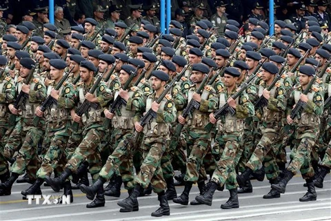 Binh sỹ Iran tham gia diễu binh nhân Ngày Quân đội 18/4 tại Tehran. (Nguồn: AFP/TTXVN)