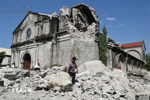 Một nhà thờ bị hư hại trong trận động đất tại thị trấn Porac, tỉnh Pampanga, Philippines. (Nguồn: AFP/TTXVN)