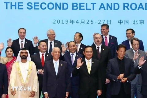 Thủ tướng Nguyễn Xuân Phúc và các trưởng đoàn chụp ảnh chung. (Ảnh: Thống Nhất/TTXVN)