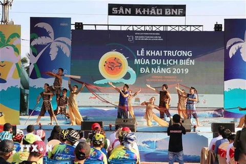 Biểu diễn nghệ thuật tại chương trình Khai trương mùa du lịch biển Đà Nẵng năm 2019. (Ảnh: Trần Lê Lâm/TTXVN)