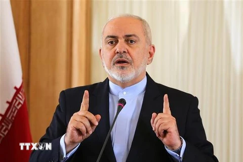 Ngoại trưởng Iran Mohammad Javad Zarif phát biểu tại một cuộc họp báo ở Tehran. (Nguồn: AFP/TTXVN)