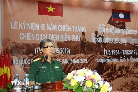 Tùy viên Quốc phòng Việt Nam tại Lào, Đại tá Tào Văn Thái, phát biểu tại buổi lễ. (Ảnh: Xuân Tú/TTXVN)