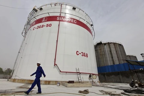 Bồn chứa dầu của Sinopec. (Nguồn: Reuters)